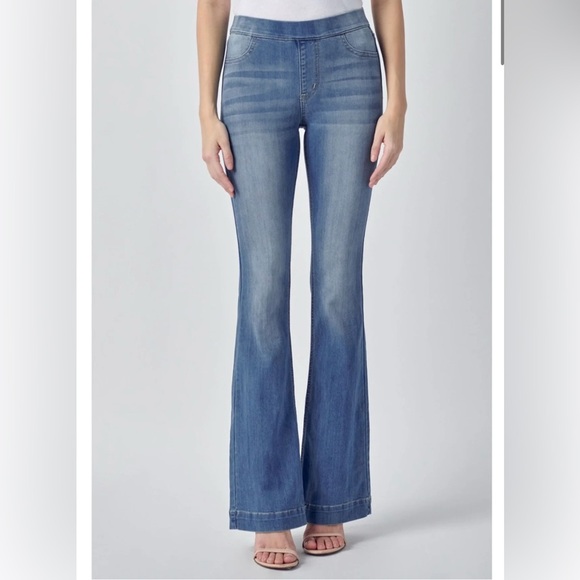 Cello Women’s Flared Bell Bottom Jeans Denim Stretchy Pants Comfy Size M - Picture 1 of 2